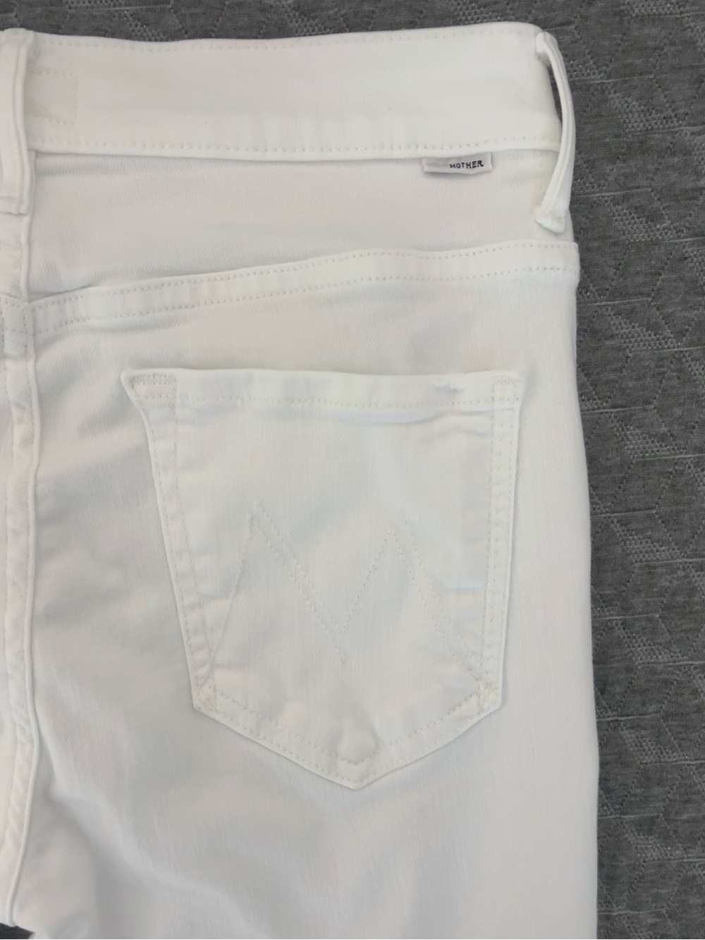 MOTHER The Weekender Fray White Mid Rise Flare Jeans Fairest Of Them All Size 28 - Picture 7 of 12